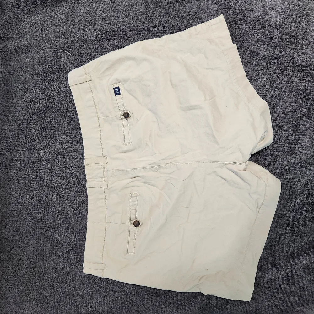 GAP Cream Cargo Shorts with Tailored Fit - Picture 7 of 7
